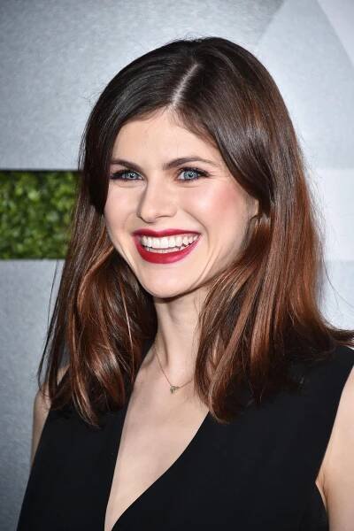 Alexandra Daddario – Forehead, Nose, Hair, Smile, Cheek, …