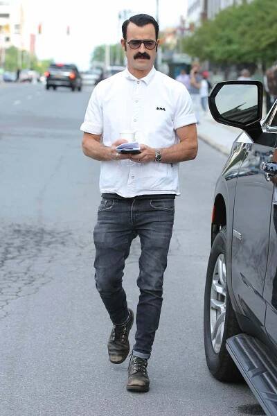 Justin Theroux arrives on set for rehearsals for 'The White House Plumbers' filming in Albany, New York