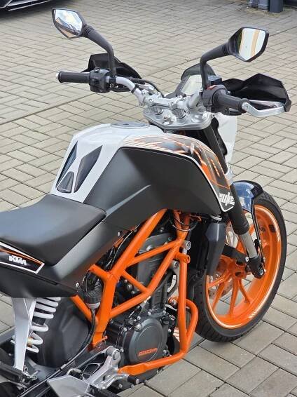 Na prodej KTM Duke 390, původ ČR, serviska, padací rámy, blastery
