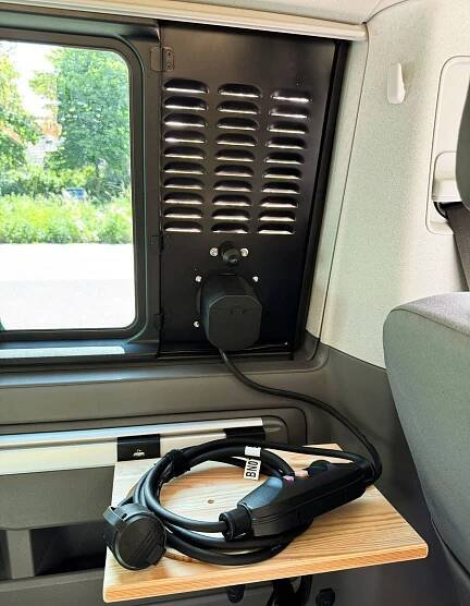 VenturaFlex für VW T6.1 - Lüftung, CEE Anschluss mit RCD und Fliegengitter