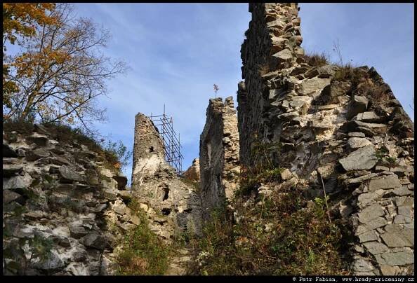 Hrad Starhrad – Varín / hrady-zriceniny.cz