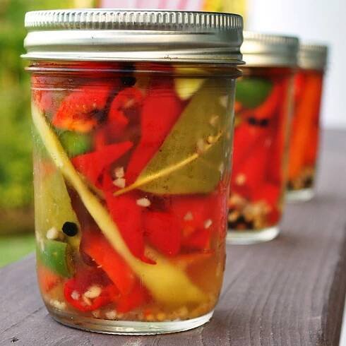 Nakládané feferonky s medem na zimu: pálivé, chilli, pálivé, smažené, v medové náplni