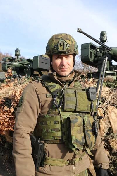 Výcvik bedlivě sledoval velitel 41. mechanizovaného praporu pplk. Stanislav Kočica