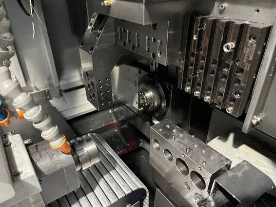 Automatický soustruh Hanwha XD20II-M Fanuc FMB 2-20 turbo