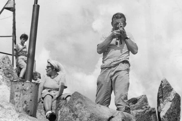 Alena Čepelková (zcela vzadu) na Gerlachovském štítu (2603 metrů) s tatínkem a maminkou v roce 1966