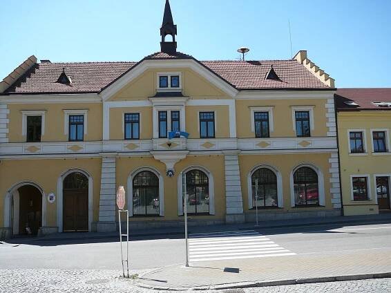 File:Town hall of Fryšták - ahead.JPG - Wikimedia Commons