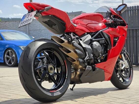 Na prodej MV Agusta F3 R 800, původ ČR, servisní knížka, záruka