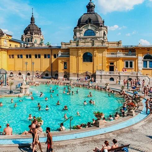 Budapešť: Széchenyiho lázně: Celodenní pobyt s fakultativní ochutnávkou | GetYourGuide