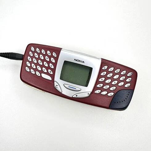 Nokia 5510 červená BEZ baterie, nelze zapnout, nabíjení ok - Mobily a chytrá elektronika