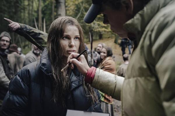 FOTO: Romana Jákl Vítová si sama zahrála ve velkofilmu Jan Žižka. – stránka 9
