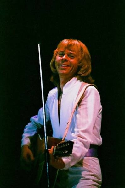 ABBA Björn Ulvaeus Playing Guitar Wallpaper