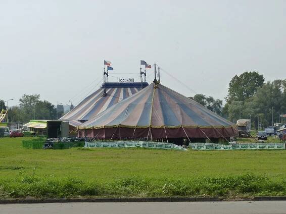 Soubor:Brno, cirkus Jo-Joo.JPG