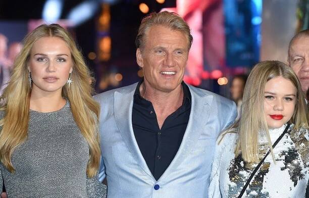 Drsný herec, kterého známe z akčních filmů, ukázal krásné dcery. V jejich společnosti pěkně pookřál