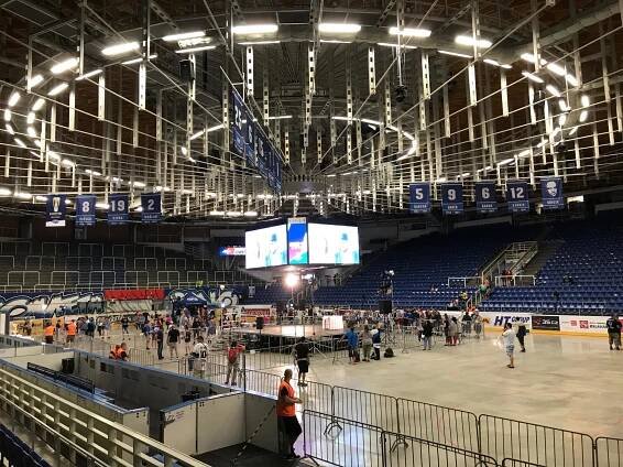 HC Kometa Brno » SLEDOVALI JSME ONLINE: Michal Kempný ukázal Stanley Cup v Brně
