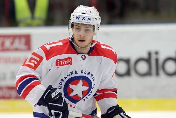 Šikovný centr Adam Raška zahájil sezonu v Třebíči (13 utkání, 3+5) a následně přestoupil z Komety do Chomutova výměnou za Tomáše Bartejse. Raška měl poté střídavé starty z Chomutova do Kadaně. 