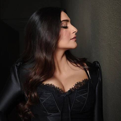 Soft waves hairstyle is trending this season–from Sonam Kapoor Ahuja to Kiara Advani