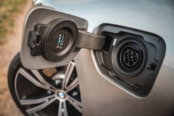 Test nového BMW 330e: První hybrid, který je skutečná radost řídit rychle!
