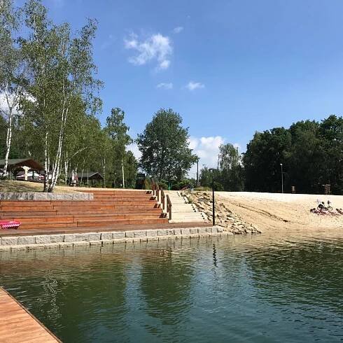 Na hranicích s Německem a Polskem leží Kristýna. Lom ke koupání a vodním aktivitám