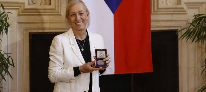 Martina Navrátilová se Střibrnou medailí předsedy Senátu