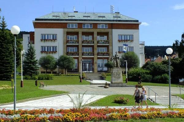 Soubor:Luhačovice Městský úřad.JPG – Wikipedie
