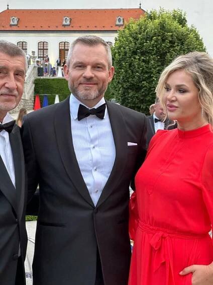 Recepce po inauguraci Petera Pellegriniho: Slovenský prezident s Andrejem Babišem a jeho ženou Monikou.