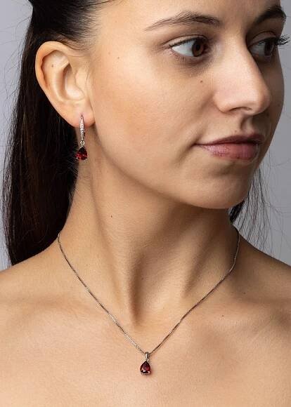 Stříbrné náušnice June s přírodním granátem a Brilliance zirconia