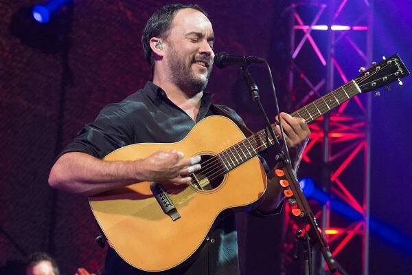 PARIS, FRANCE - NOVEMBER 05: Dave Matthews from Dave Matthews Band performs at Le Zenith on November 5, 2015 in Paris, France. (Photo by David Wolff - Patrick/Redferns)