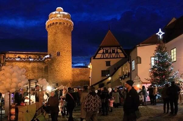 Adventní trhy na hradě Strakonice. Zdroj: sumavanet.cz