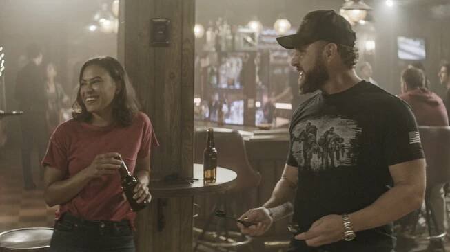 Tým SEAL - The New Normal - Z filmu - Toni Trucks, A. J. Buckley
