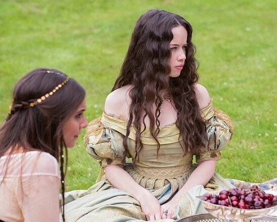 FOTO: V Království Anna Popplewell ztvárnila Lady Lolu. – stránka 9
