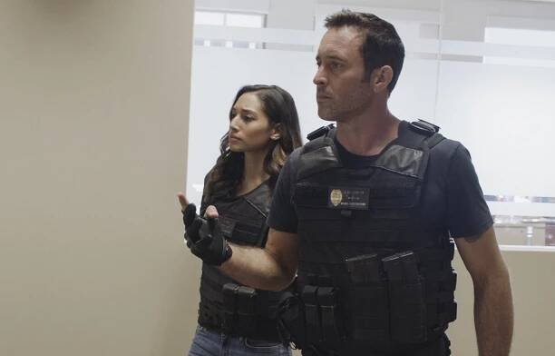 Havaj 5-0 - Vražedná hra - Z filmu - Meaghan Rath, Alex O'Loughlin