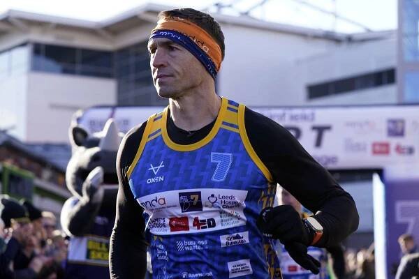 Kevin Sinfield greeted by Sir Gareth Edwards after latest fundraising challenge