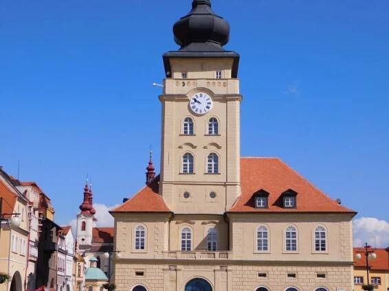 Chystá se oprava chodníků a úprava parkování v Mládežnické ulici