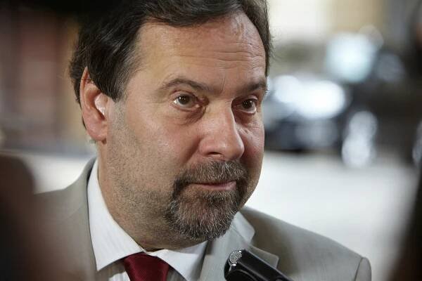 Neúspěšný politik a zprofanovaný novinář se vrací do médií