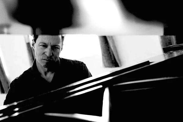 CONTACT — Dan Siegel Music