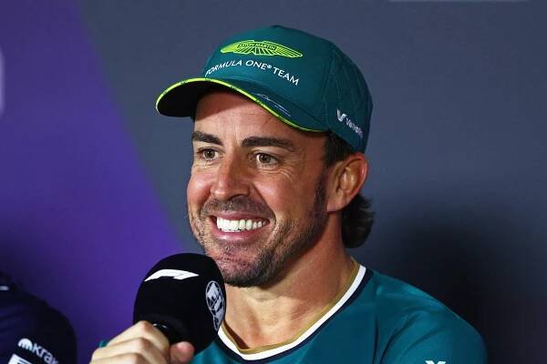 Fernando Alonso signs new Aston Martin F1 contract and turns down Lewis Hamilton’s Mercedes seat