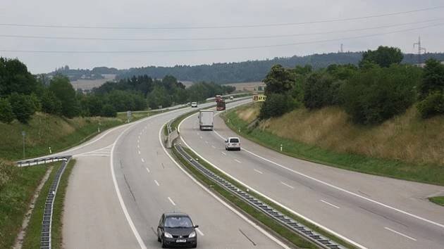 K Lišovu pojedeme 110 km. Ale kdy?