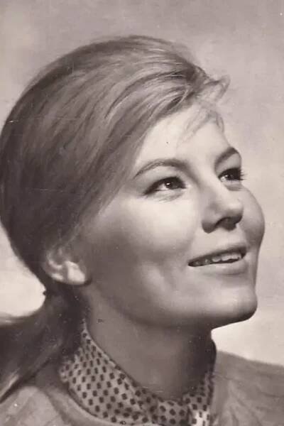 Karla Chadimová je rodačka z Prahy, narodila se 13. června 1943. Na filmová plátna ji přivedl její talent a dívčí půvab. Od 60. let byla členkou souboru Filmové studia Barrandov, byla výraznou herečkou své generace.