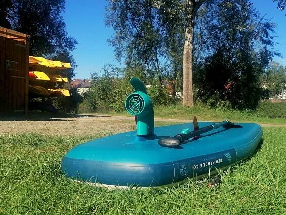 Elektro Finne JayKay mit All Ride Red Paddle Co SUP Board in Ludwigsburg am Neckar bei Die Zugvögel