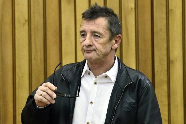 Bývalý bubeník AC/DC Phil Rudd zrušil evropské turné. Česko přijde o pět koncertů
