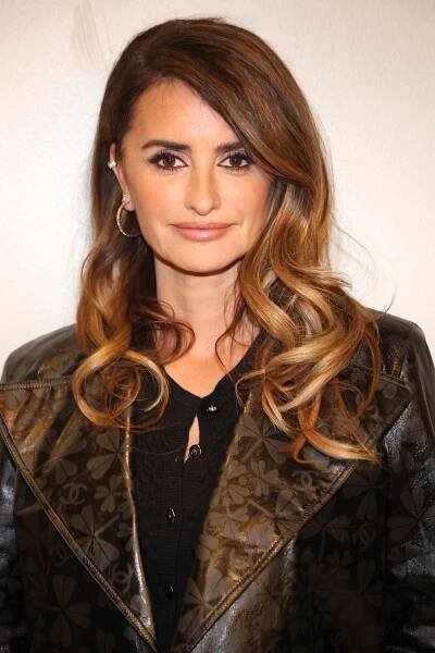 Penélope Cruz pobláznila svět svým novým mikádem a vášnivým filmovým rande s Bradem Pittem