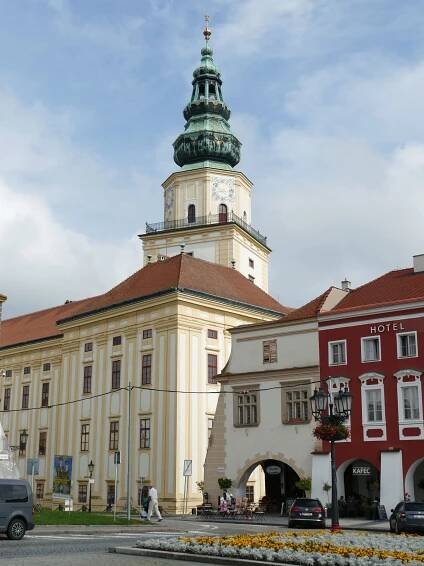 Fotografie - Vyhlídková věž zámku Kroměříž pohledem z Velkého náměstí - 27.08.2023
