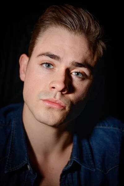 Dacre Montgomery herec
