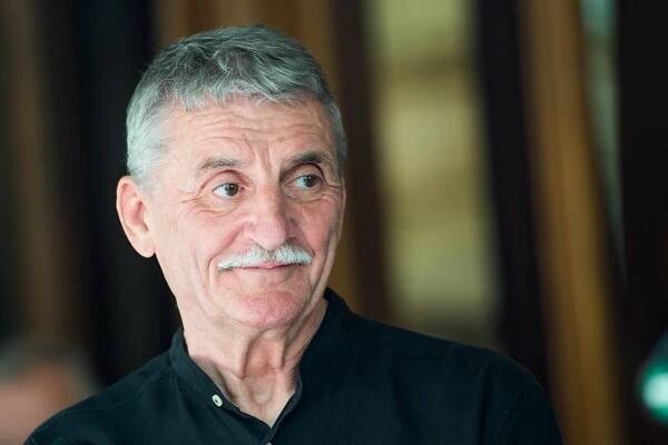 Uznávaný slovenský herec (78) zažívá nejšťastnější chvíle na divadelním jevišti. Syn slavného otce protekci nepotřeboval