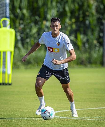 "We’re very excited. For us, it’s a dream to be here with the first team" - Valencia CF