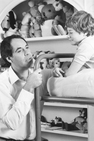 Robert Klein and Scott Schwartz in Summer Switch (1984)