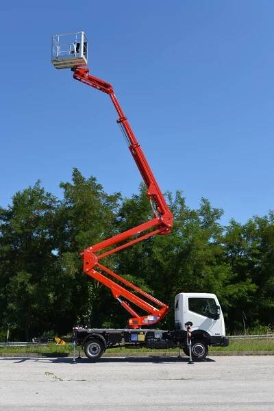 Mobilní zvedací auto plošina ECOLINE R/RS 200 - Statech.cz