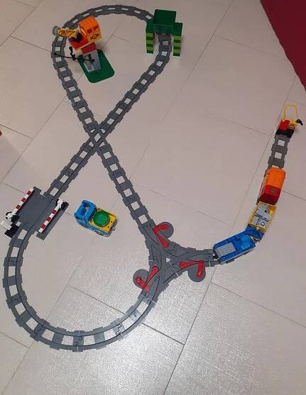 LEGO Duplo koleje, doplňky k vláčkům, vláček, vagonky - Hračky