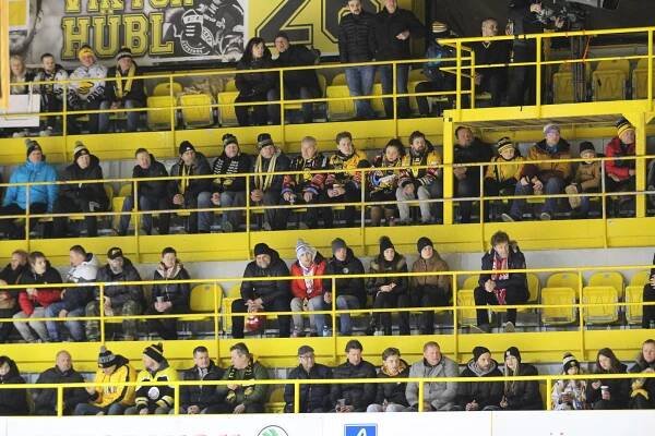 FOTO, VIDEO: Byli jste na hokeji v Litvínově? Najděte se na fotkách!