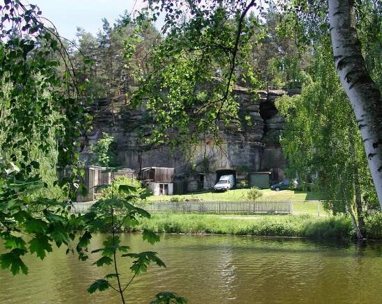 "přírodní garáž" (natural garage), Komárovský rybník, Branžež - Český ráj